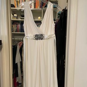 Short off white party dress